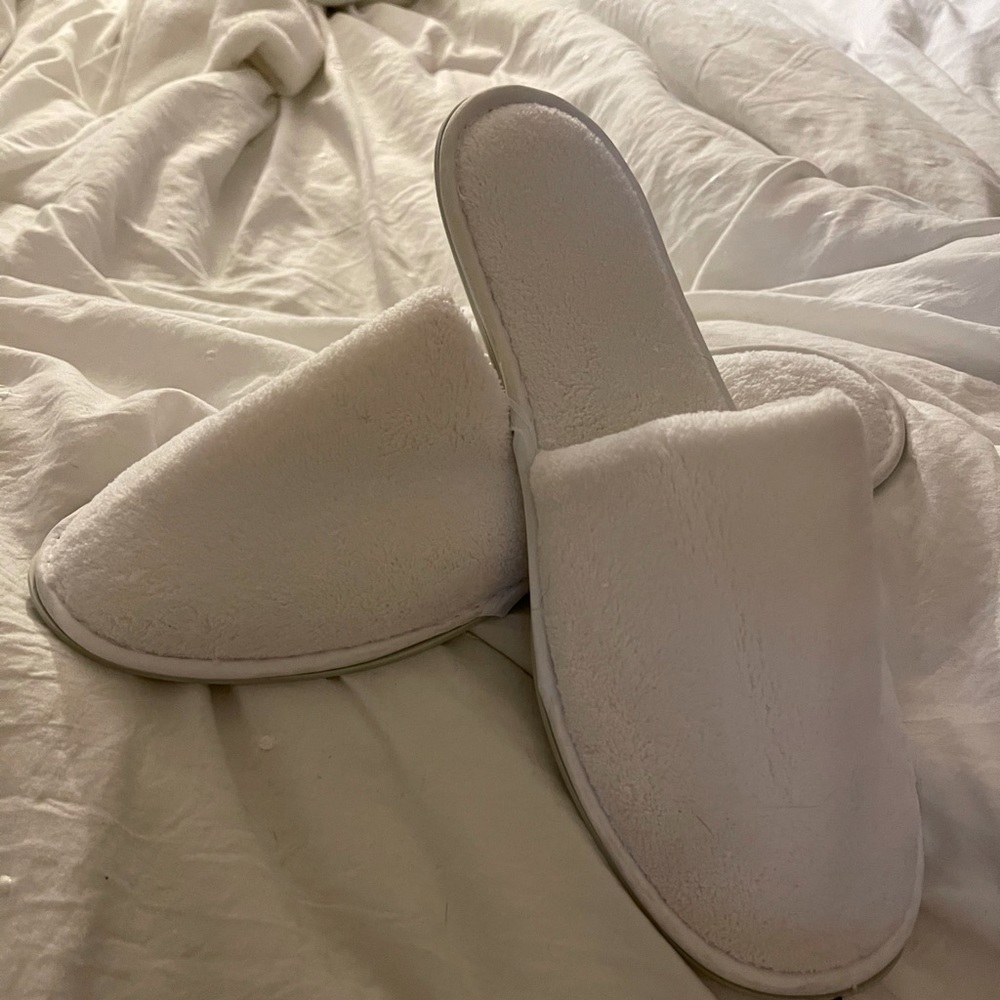 NEW W/O tags escarra hotel slippers